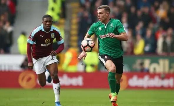 官方：费内巴切签下前狼队后卫塞梅多，双方签约两年